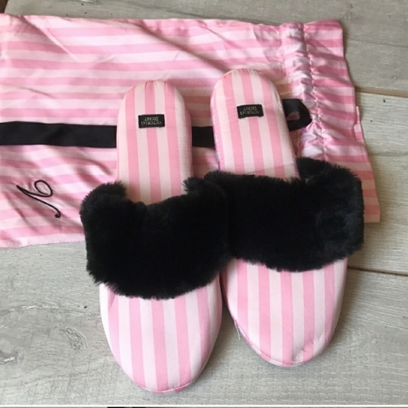 Victoria Secret Slippers New with drawstring bag - Picture 2 of 6